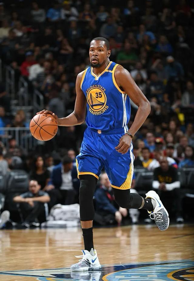 杜兰特巅峰对决,蒂姆与80激战巴塞罗那分钟,势不可挡胜负难料! 杜兰特巅峰对决,蒂姆与80激战巴塞罗那分钟,势不可挡胜负难料!